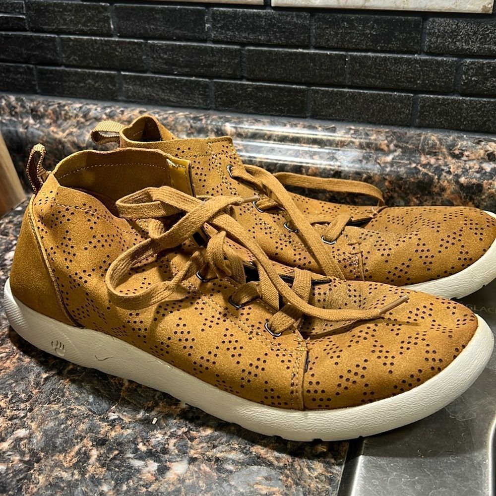 Bearpaw women shoes size 10